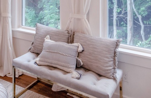 Walnut Hills Condo | Modern Boho Condo<5 Min to Downtown, 40 min to Ark