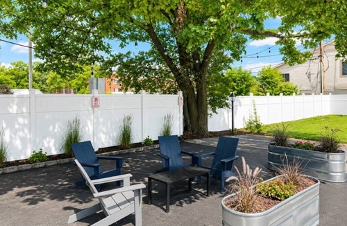 North Muskegon Apartment | Modern Boutique Queen Studio | Near Downtown Muskegon