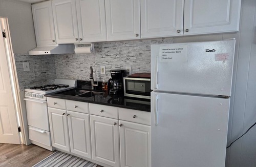 Dennis Port Cottage | Modern, Charming 1-bedroom cottage with ductless AC in Dennisport