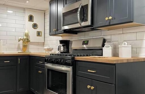 Pittsburgh Apartment | Modern & Chic XL Studio w/EZ City/Airport Access