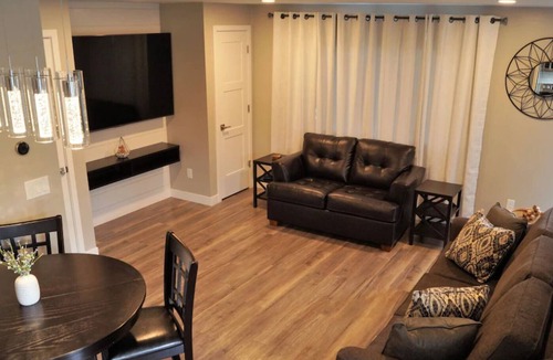 Green Bay House | Modern & Clean with Awesome Lambeau View! 1218