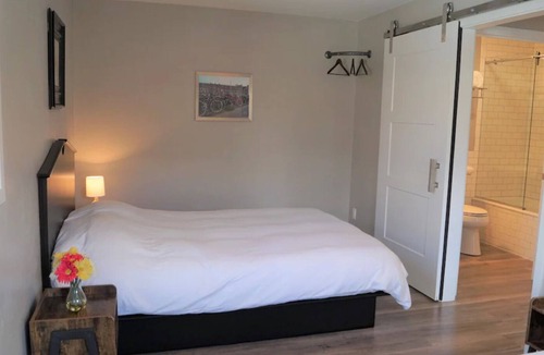 Green Bay House | Modern & Clean with Awesome Lambeau View! 1218