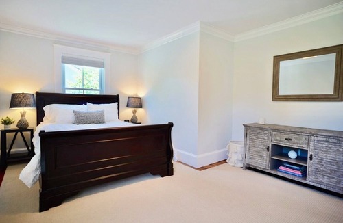 Manchester-by-the-Sea Apartment | Modern Condo Convenient to Downtown Manchester by the Sea