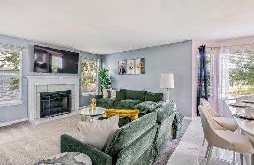 Afton House | Modern Comfort Loves Park Stylish 3BR Getaway