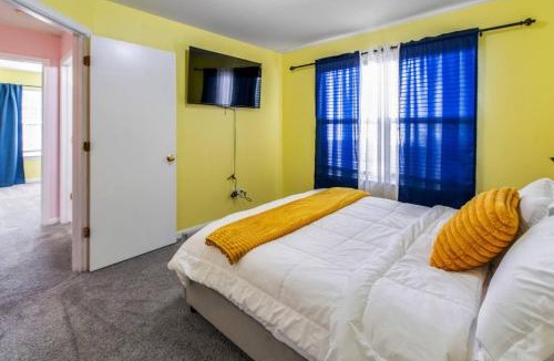 Afton House | Modern Comfort Loves Park Stylish 3BR Getaway