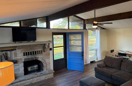 Lexington House | Modern Cozy Lake Escape with Beach Access and Fire Pit