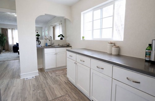 Milwaukee House | Modern Duplex Near Airport & Downtown + Game Room & Lake