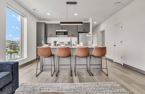 University Circle Apartment | Modern & Elegant 2BR | Cleveland Clinic