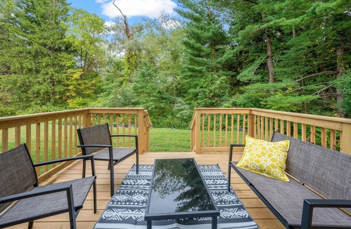Maple Hill House | Modern Family Retreat | Near Downtown Hartford | Sleeps 10