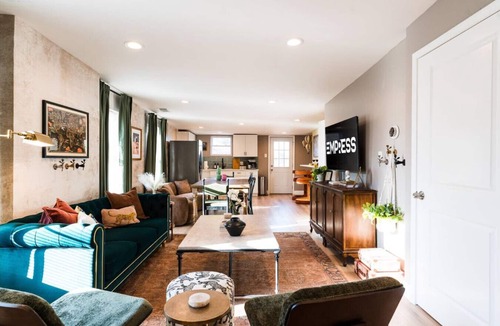 St. Louis House | Modern Family Stay St Louis near Downtown Arch & University Area