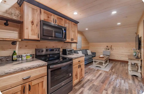 Marion Apartment | Modern Farmhouse Condo - Fishing Pond - King Bed