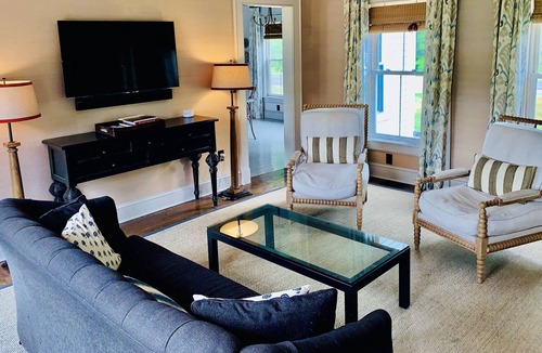 Buxton House | Modern farmhouse for 10ppl - 20 min to ocean and 1 hr to ski