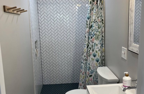 Glen Arbor Apartment | Modern Glen Arbor studio apartment with beautiful full kitchen and laundry room.