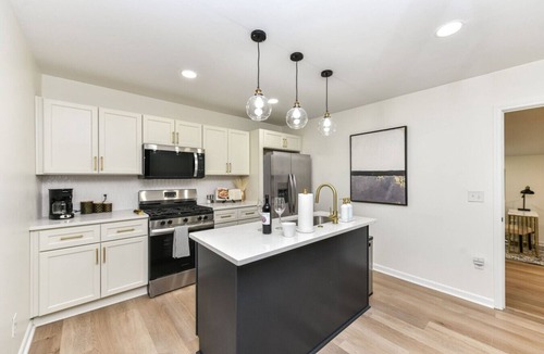 Noblesville House | Modern Group Retreat Noblesville