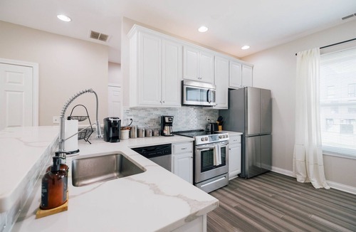 Brush Park House | Modern & Hip 2BD Apt in Central Brush Park!