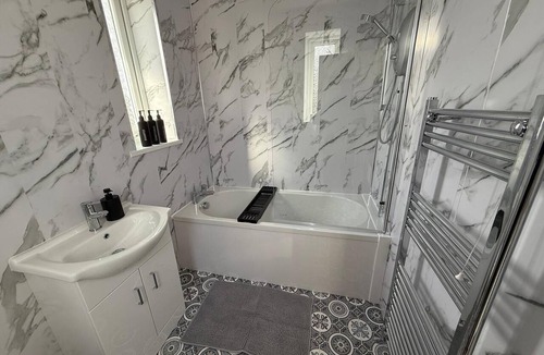 Hetton-le-Hole House | Modern Houghton-le-Spring stay near Durham