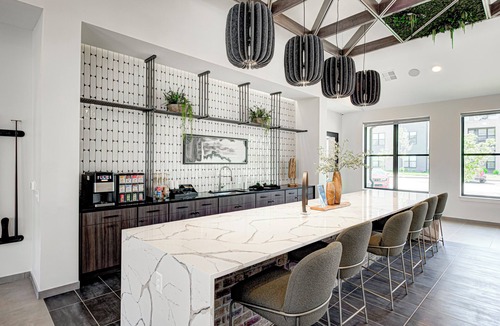 Noblesville Apartment | Modern industrial 2-bedroom king bed-queen bed, 2 full bath