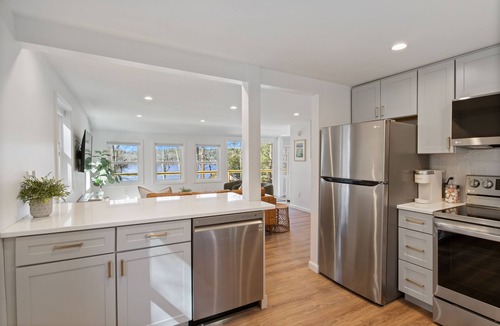 Falmouth House | Modern Lake House Close to Portland