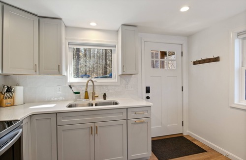 Falmouth House | Modern Lake House Close to Portland