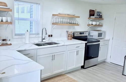 Fond du Lac House | Modern Lake Winnebago Retreat – 60ft Lake Frontage!