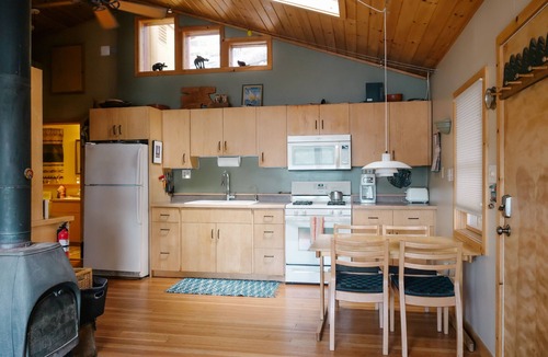 Isabella Cabin | Modern Lakeshore Cabin -on the water's edge, Boating Water Recreation and Sauna.