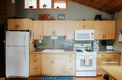 Isabella Cabin | Modern Lakeshore Cabin -on the water's edge, Boating Water Recreation and Sauna.