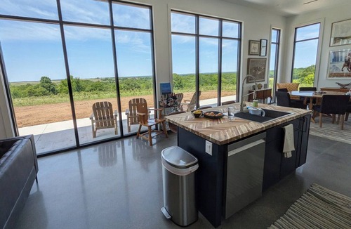 Neal House | Modern Lodge Near Fall River, Huge Windows and Views, Very Private
