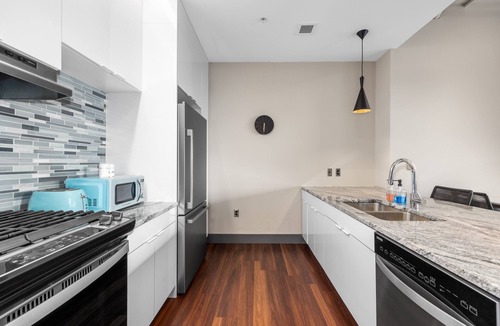 Nelson Apartment | Modern Luxury, 1 bedroom in Downtown Muskegon- Leonard Luxury Apartments