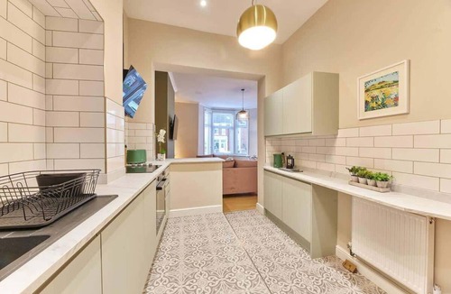 Whitley Bay Apartment | Modern Luxury 2-Bedroom Oasis in Heart of Whitley