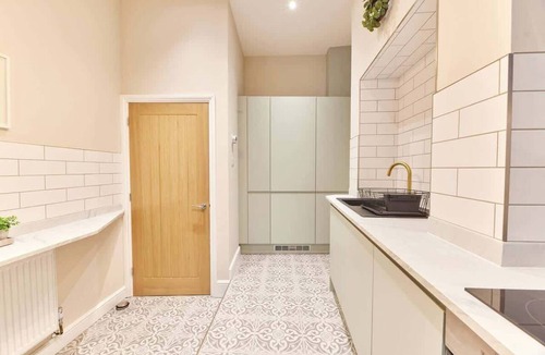 Whitley Bay Apartment | Modern Luxury 2-Bedroom Oasis in Heart of Whitley