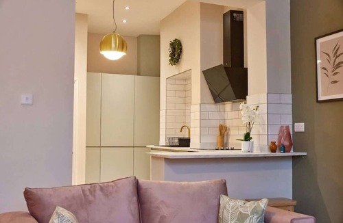 Whitley Bay Apartment | Modern Luxury 2-Bedroom Oasis in Heart of Whitley