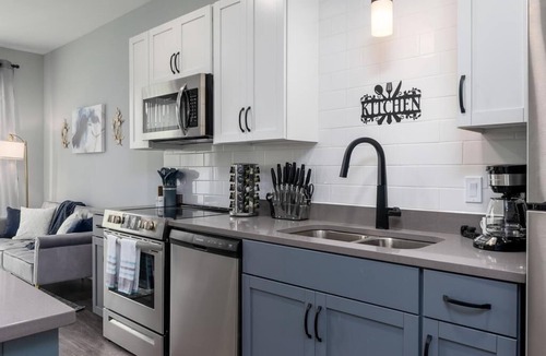Near East Columbus Condo | Modern Luxury Condo- Downtown- Long Stays Welcome