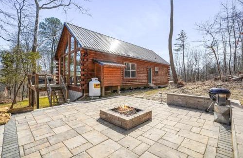 McArthur House | Modern Luxury I Hot Tub I Hiking