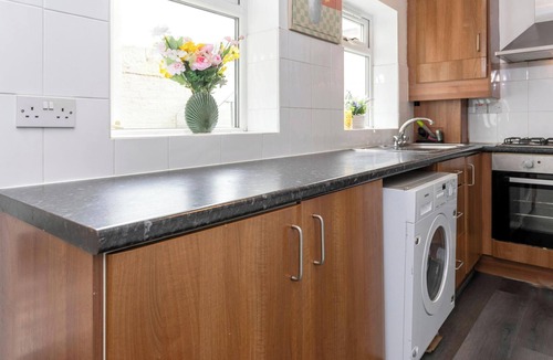 Blyth House | Modern Minimalist Spacious 3br Blyth Home