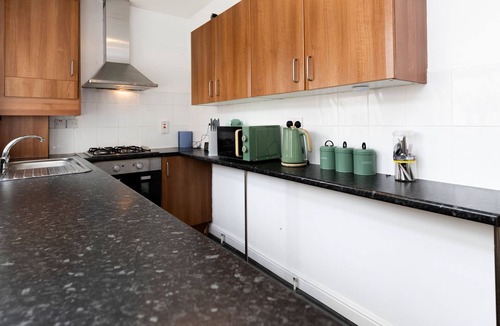 Blyth House | Modern Minimalist Spacious 3br Blyth Home