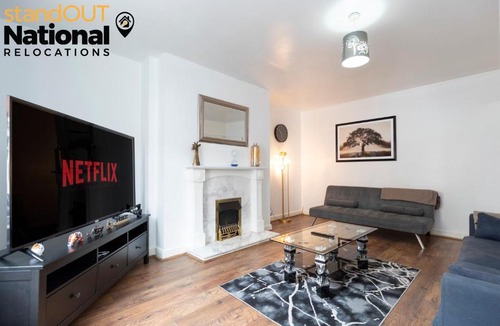 Blyth Apartment | Modern Minimalist Spacious 3br Blyth Home