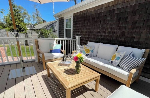 West Chatham Cottage | Modern, Newly Renovated, 3-bed Peach Tree House