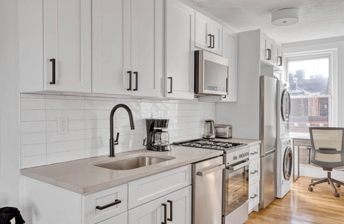 North End Apartment | Modern North End 2BR w/W/D on Salem St., near dining, by Blueground