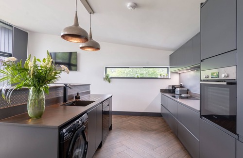 Ebford House | Modern, open plan property outside Exeter, panoramic sea and estuary views.