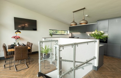 Ebford House | Modern, open plan property outside Exeter, panoramic sea and estuary views.