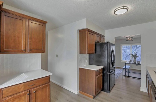 Gahanna Condo | Modern Retreat with Forest Views 3BR Near Airport & Downtown
