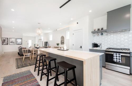 Fall Creek Place House | Modern Retreat with Hot Tub-Near Downtown Indy-Family Friendly