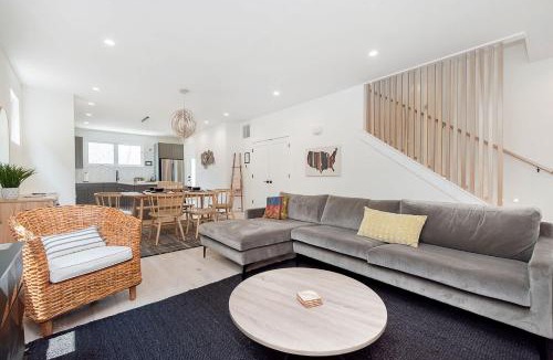 Fall Creek Place House | Modern Retreat with Hot Tub-Near Downtown Indy-Family Friendly