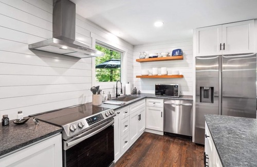 Sugar Grove Cabin | MODERN, SECLUDED 15 ACRE HOCKING HILLS RETREAT WITH BONUS CABIN!