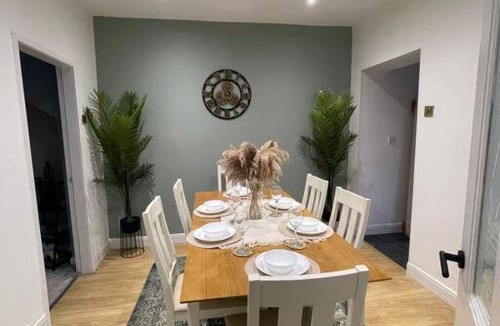 Crawcrook Apartment | Modern Spacious 5 Bed House in Newcastle