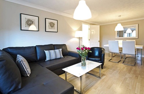 Haymarket Apartment | MODERN, SPECIOUS, CENTAL LOCATION, FREE CAR PARK, Wi-Fi, - SLEEPS 5