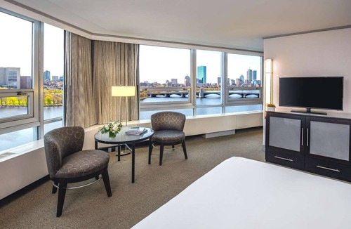 East Cambridge Hotel | Modern Stay | Near Cambridge Landmarks