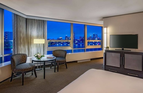 East Cambridge Hotel | Modern Stay | Near Cambridge Landmarks