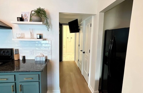 Lexington Apartment | Modern Studio - Stylish Apartment in Downtown Lexington