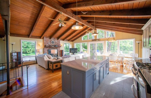 Truro House | Modern "Treehouse" in Truro Hills